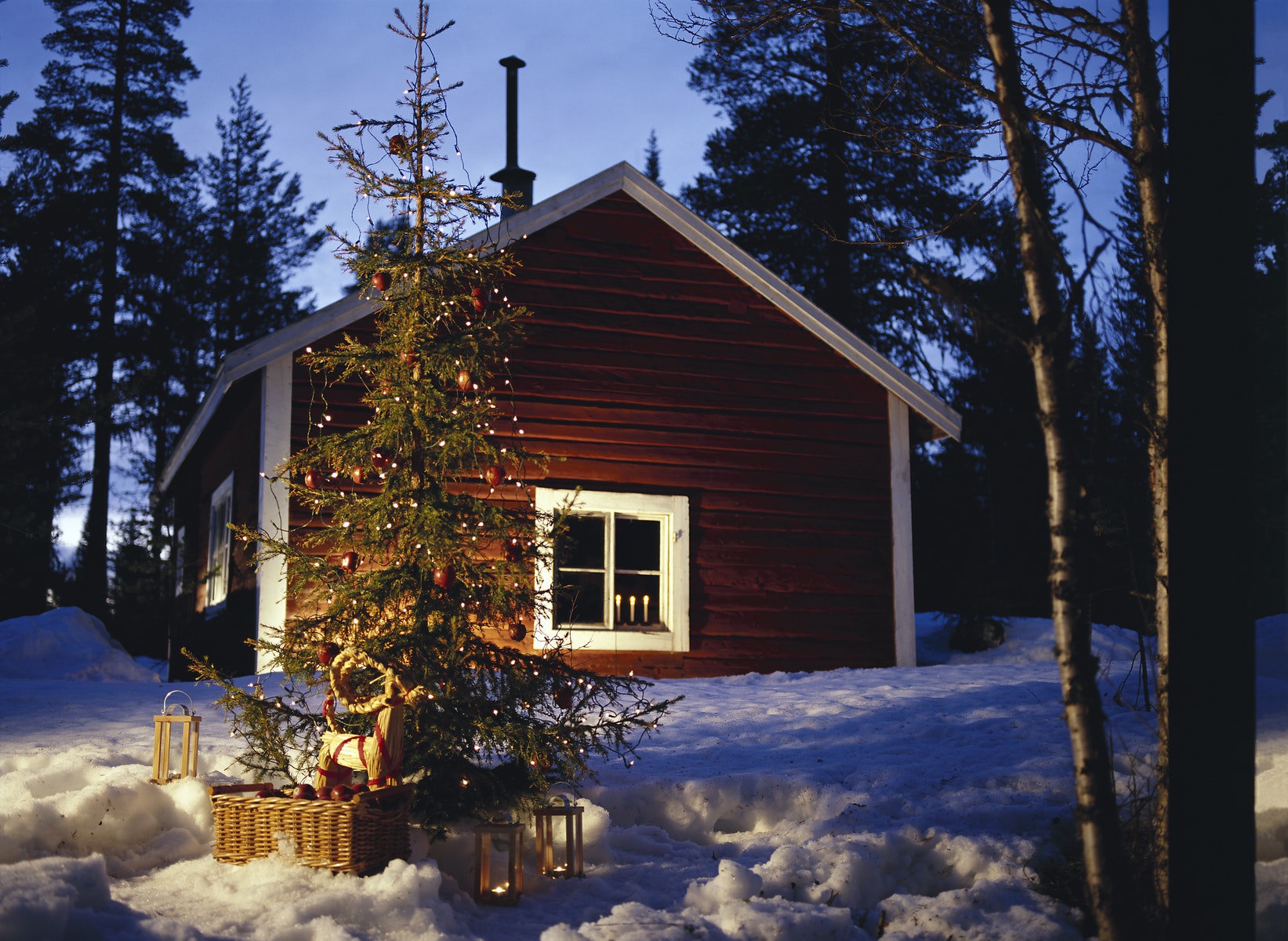 Zweeds huisje met kerstboom
